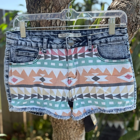 Iris Jeans  Aztec Inspired Design Acid Wash Shorts - Multicolor - Picture 1 of 6
